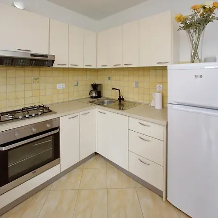 16641a Apartment